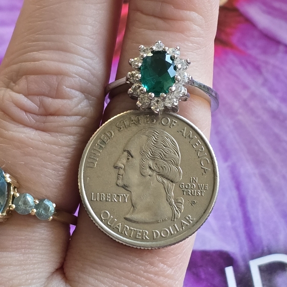 Vintage EDCO ring green gem halo silver tone cocktail retro Princess Diana - Picture 4 of 9